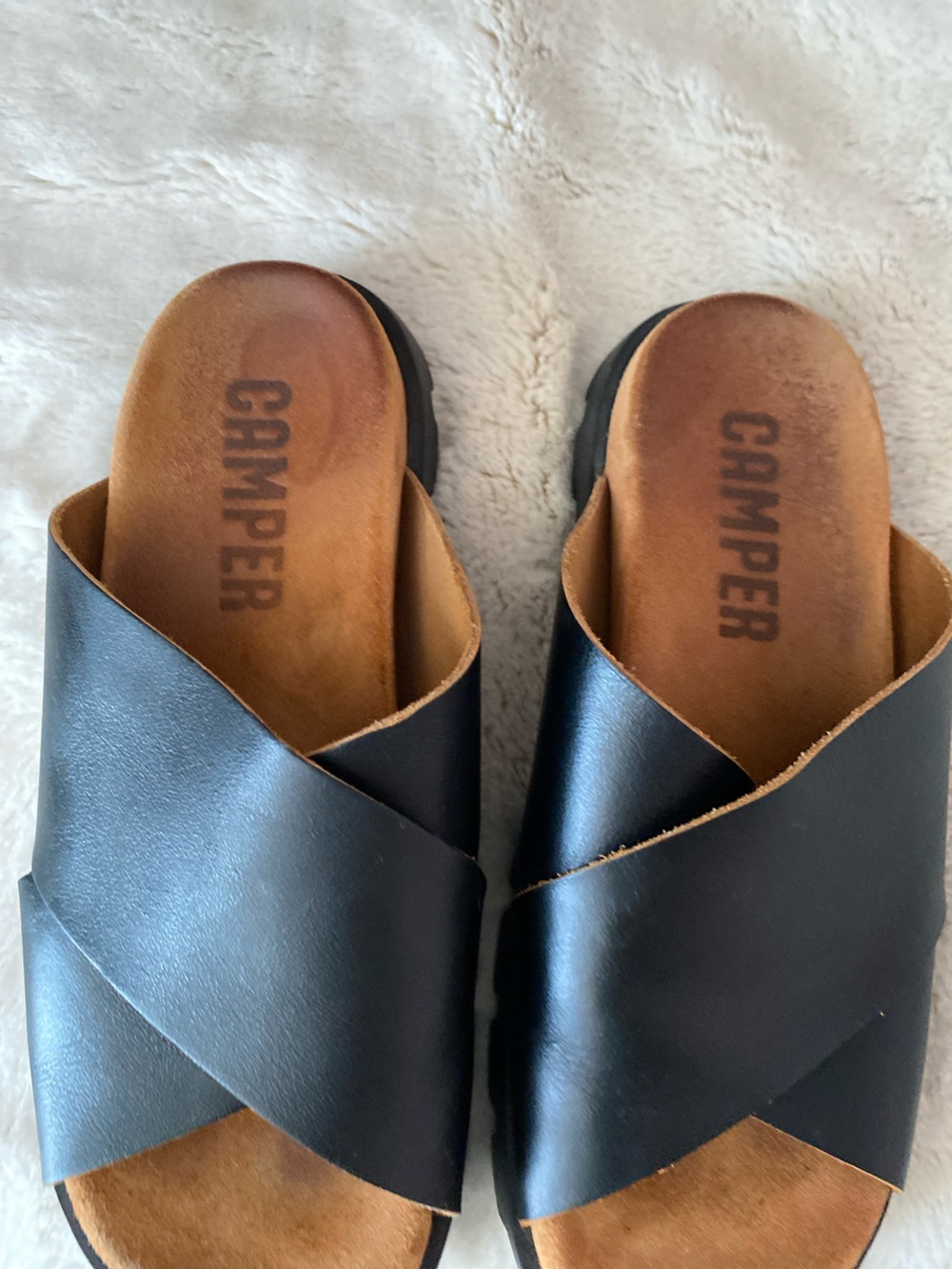 Camper women’s black leather criss cross upper Brutus sandals - Picture 4 of 11